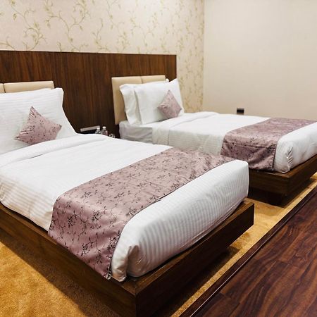 Pam Premium Hotel Vadodara Buitenkant foto