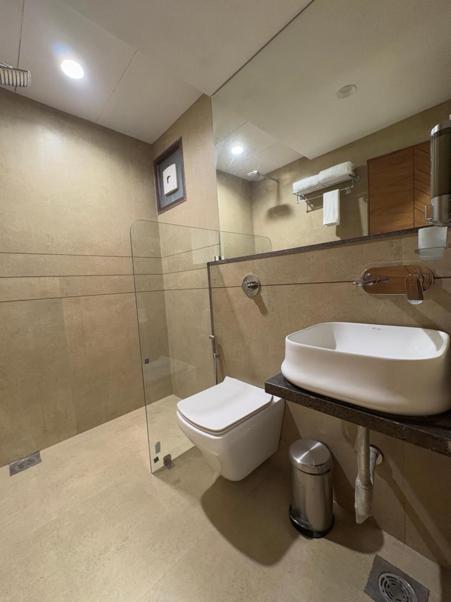 Pam Premium Hotel Vadodara Buitenkant foto