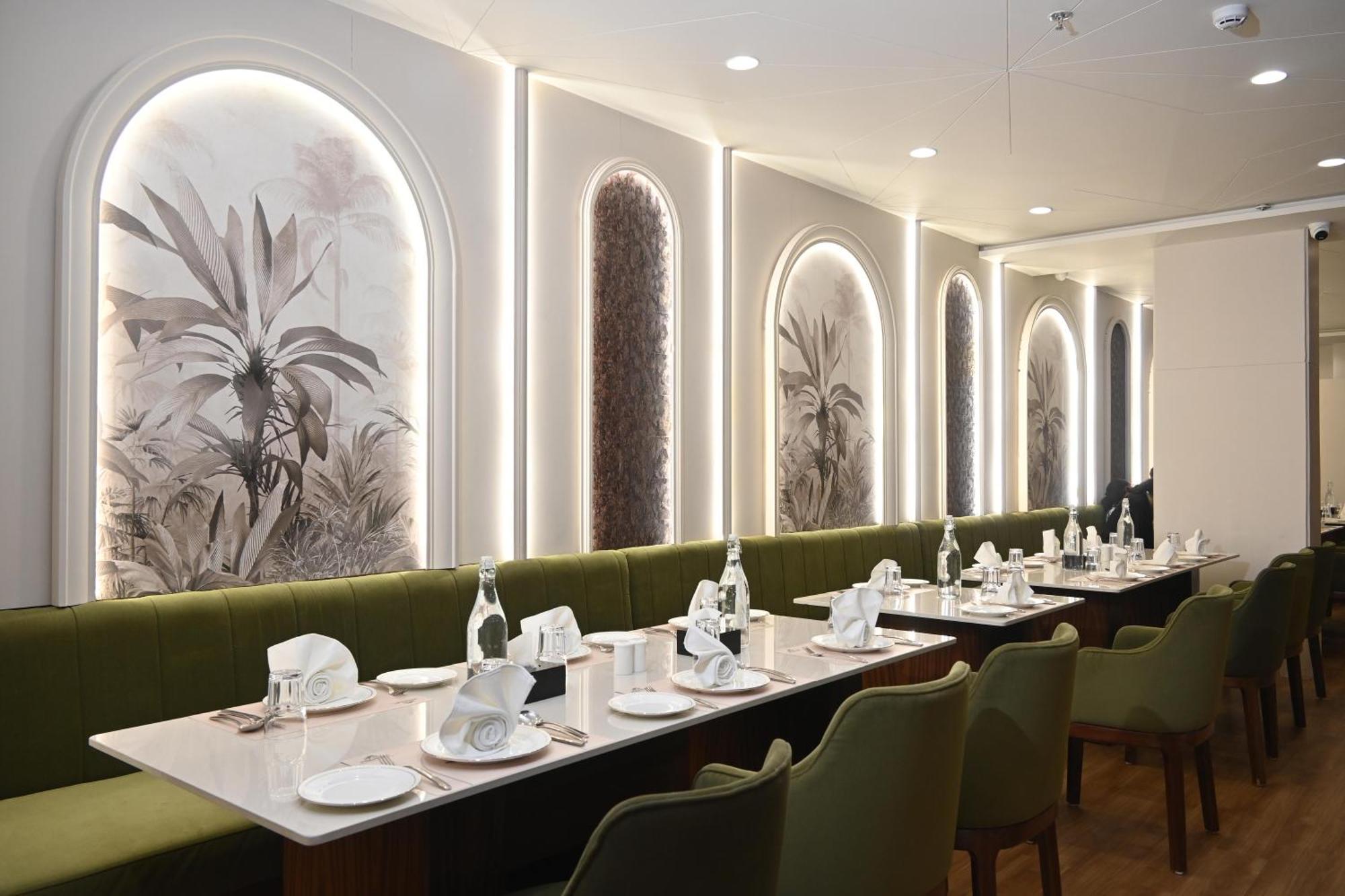Pam Premium Hotel Vadodara Buitenkant foto